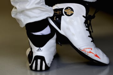Detalle de las zapatillas de Fernando Alonso.