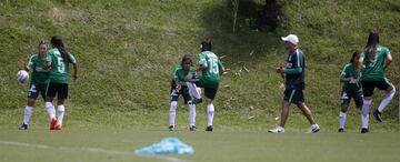 Entrenamiento de Nacional femenino con la mira puesta en el Real Cartagena