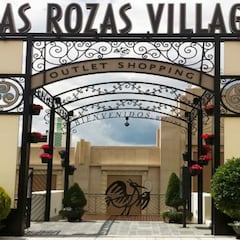 Se queda maravillada con lo que encuentra en los baños de Las Rozas Village