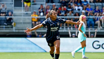 Leicy Santos anota su primer gol con Washington Spirit.