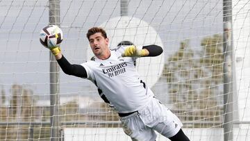 Courtois en el entrenamiento con el Madrid.