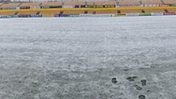 <b>BLANCO. </b>Así estaba ayer el césped de Santo Domingo.