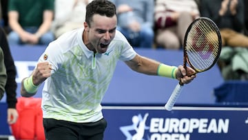 Roberto Bautista celebra su triunfo contra Jiri Lehecka en la final de Amberes.