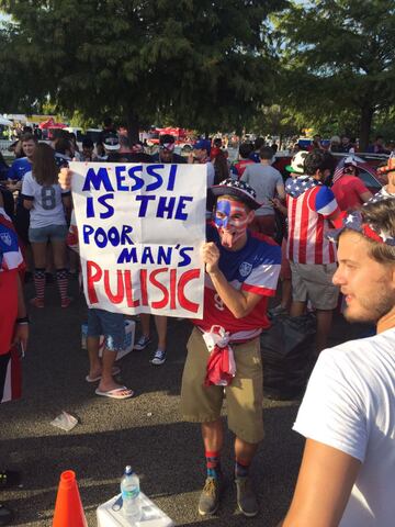 Hinchas en el USA-Argentina