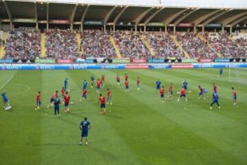 Gran ambiente durante el entrenamiento de la selección. 
