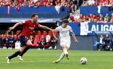Primer gol como jugador marroquí del centrocampista blanco. Marcó un gol en El Sadar, el 1-3, y dio un pase de seda en el 1-2. En la imagen, galopada y perfecta definición en su tanto.