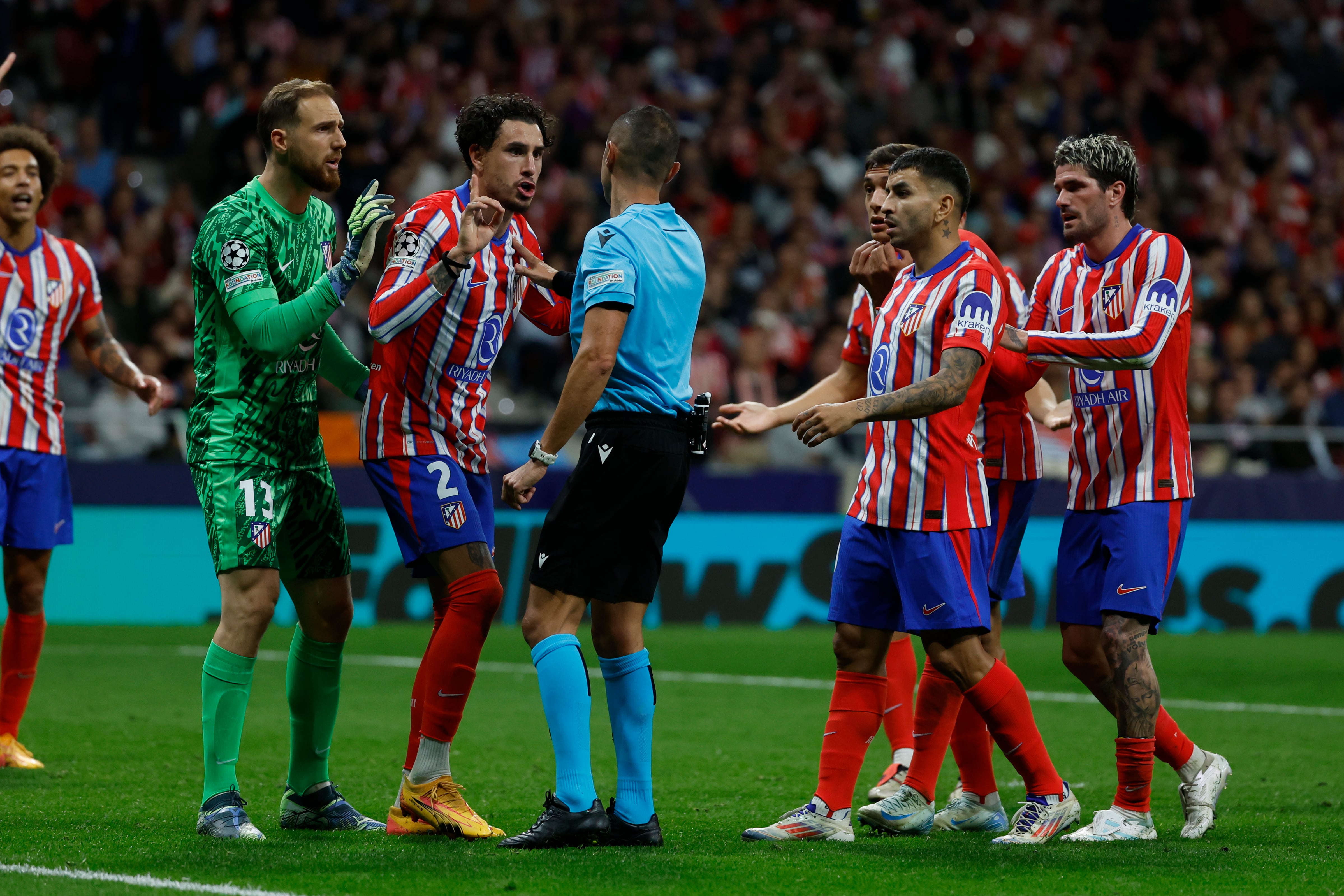 Tan indignados como perplejos: el Atlético presenta una queja formal a la UEFA por el penalti