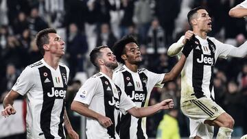 Jugadores de la Juventus celebrando el triunfo sobre SPAL por Serie A