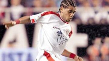 <b>Dos cracks</b>. Daniel Alves y Óscar Serrano son jugadores que apetecen mucho para el próximo curso en el Atlético. El sevillista vendría para reforzar la banda derecha, mientras que el catalán lucharía por la zurda.