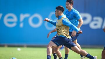 RS - FUTEBOL/ TREINO GREMIO 2024 - ESPORTES - Jogadores do Gremio realizam treino técnico durante a manha desta terca-feira, no CT Luiz Carvalho, na preparação para a partida valida pelo Campeonato Brasileiro 2024. FOTO: LUCAS UEBEL/GREMIO FBPA