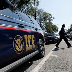 Qué son los grilletes electrónicos, los rastreadores que utiliza el ICE con los migrantes, y cómo funcionan