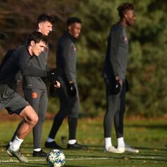 El Valencia tendrá hoy un ojo puesto en Stamford Bridge