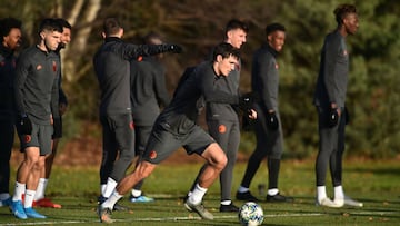 El Valencia tendrá hoy un ojo puesto en Stamford Bridge