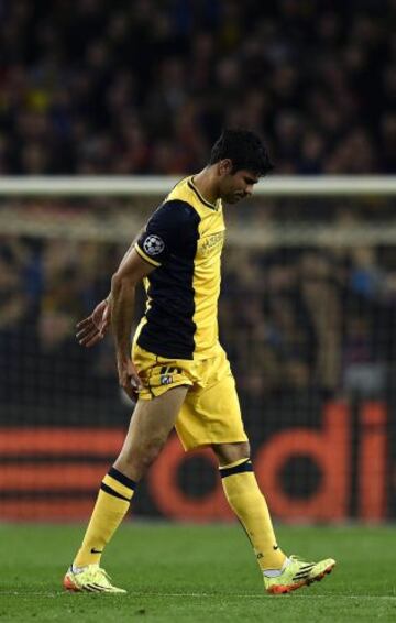Diego Costa se retira lesionado. 