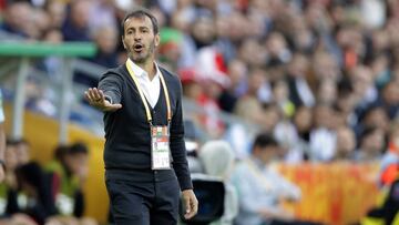 Argentina coach Fernando Batista gives instructions to his players during the Group F U20 World Cup soccer match between Portugal and Argentina, in Bielsko Biala, Poland, Tuesday, May 28, 2019. (AP Photo/Sergei Grits)