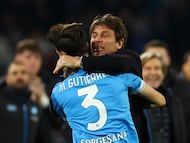 Soccer Football - Serie A - Napoli v Fiorentina - Stadio Diego Armando Maradona, Naples, Italy - January 31, 2026 Napoli's Miguel Gutierrez celebrates scoring their second goal with coach Antonio Conte REUTERS/Ciro De Luca