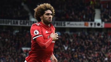 Marouane Fellaini celebra un gol con el Manchester United.