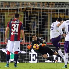 Con Salcedo en la cancha, la Fiorentina triunfó en Bolonia