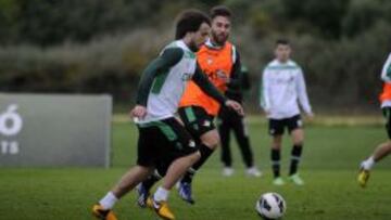 Be&ntilde;at, en un entrenamiento del Betis.