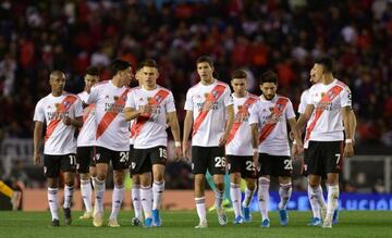 Soccer Football - Copa Libertadores - Semi Final - First Leg - River Plate v Boca Juniors - Antonio Vespucio Liberti Stadium, Buenos Aires, Argentina - October 1, 2019 River Plate players after first half