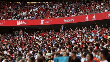 Afición en el España-Portugal.