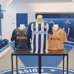 Vuelven las rayas verticales a la camiseta de la Ponferradina