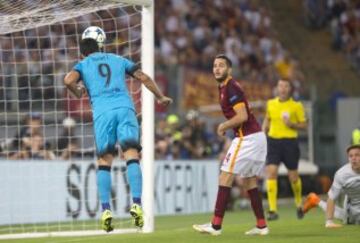 0-1. Luis Suárez anotó el primer tanto.