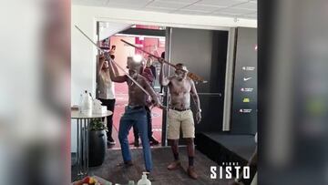 El ritual tribal de los padres de Pione Sisto en su presentación que dejó a todos sin palabras