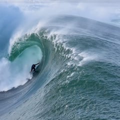 Natxo Gonzalez caza olas “casi irreales” en Irlanda