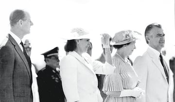 La llegada de la reina Isabel II junto a Miguel de la Madrid