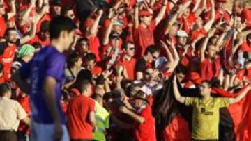 <b>SUBIDÓN. </b>Los cerca de 2.000 aficionados del Mirandés celebran el gol de Pablo.