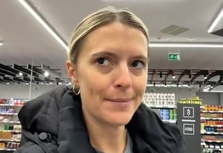 Emily, madre estadounidense en España: “Vamos a hacer la compra saludable. Después de tanto roscón toca comer verdura”