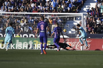 Luis Suárez marca el 0-1.
