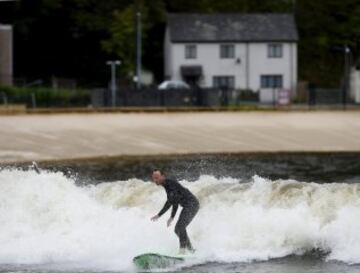 El parque de surf, que costó 22.8 millones $, abrió sus puertas el 1 de agosto y es el primer lago artificial para practicar surf del mundo. Un mecanismo de generación de onda bidireccional es el encargado de formar las series perfectas. Con 300 metros de largo y 110 metros de ancho hará las delicias de los aficionados a este deporte. 