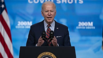 ARCHIVO - En esta foto de archivo del 21 de abril de 2021, el presidente Joe Biden habla sobre las vacunas COVID-19 en la Casa Blanca, en Washington.