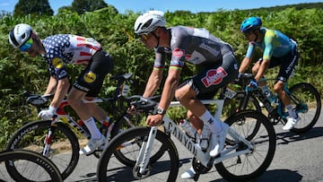 Alpecin - Deceuninck team's Dutch rider Mathieu van der Poel (C) cycles in a breakaway with Lidl - Trek team's US rider Quinn Simmons (L) and XDS Astana Team's Colombian rider Harold Tejada (R) during the 6th stage of the 112th edition of the Tour de France cycling race, 201.5 km between Bayeux and Vire Normandie, Northwestern France, on July 10, 2025. (Photo by Marco BERTORELLO / AFP)