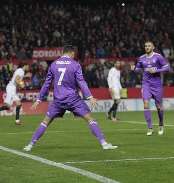 Goal scoring stance | Cristiano at it again.