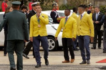 Juan Manuel Santos recibó la visita de los medallistas olímpicos colombianos en Río 2016 y les entregó los incentivos, además un carro a cada uno. 