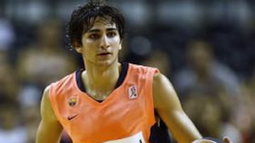 El Regal FC Barcelona ha negado rotundamente haber pedido o insinuado al base Ricky Rubio, fichado este verano procedente del DKV Joventut en el que fue el ''culebrón'' del verano en baloncesto, que deje de ser socio del RCD Espanyol.