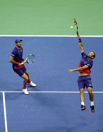 Juan Sebastián Cabal y Robert Farah consiguen llevarse el cuarto Grand Slam del año ante Granollers y Zeballos por marcador de 6-4, 7-5.