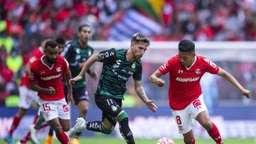 (L-R) Jordan Sierra of Toluca, Fernando Gorriaran of Santos and Sebastian Saucedo of Toluca during the game Toluca vs Santos, corresponding Round 04 the Torneo Apertura 2022 of the Liga BBVA MX at Nemesio Diez Stadium, on July 23, 2022.
<br><br>
(I-D) Jordan Sierra de Toluca, Fernando Gorriaran de Santos y Sebastian Saucedo de Toluca durante el partido Toluca vs Santos, correspondiente a la Jornada 04 del Torneo Apertura 2022 de la Liga BBVA MX en el Estadio Nemesio Diez, el 23 de julio de 2022.