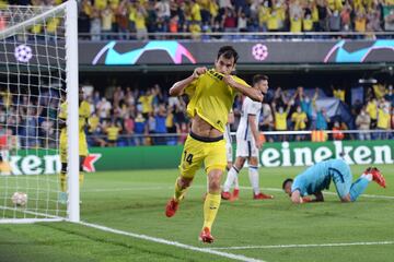 1-1. Manuel Trigueros celebra el primer gol.