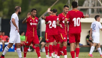 Dami&aacute;n, Vitolo y Enes &Uuml;nal celebran uno de los goles.