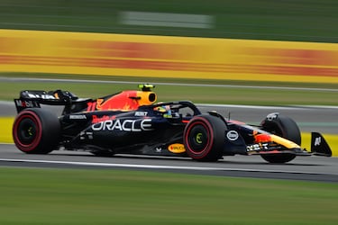 Checo Pérez remontó hasta el sexto lugar en el GP de Gran Bretaña