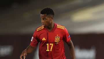 Ansu Fati, con España.