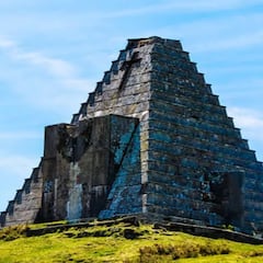 El lugar en el que se encuentra la única pirámide de España: ¿cuánto mide?