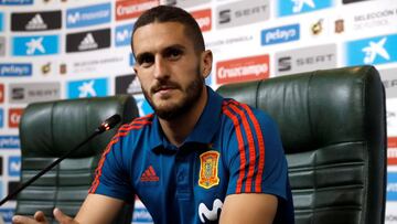 MUN20. KRASNODAR (RUSIA), 12/06/2018.- El jugador de la selecci&oacute;n espa&ntilde;ola de f&uacute;tbol Koke asiste a la rueda de prensa posterior al entrenamiento matinal del sexto d&iacute;a de concentraci&oacute;n en Krasnodar, ciudad rusa en la que 