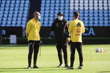 Coudet y su cuerpo técnico, durante una sesión preparatoria del Celta.