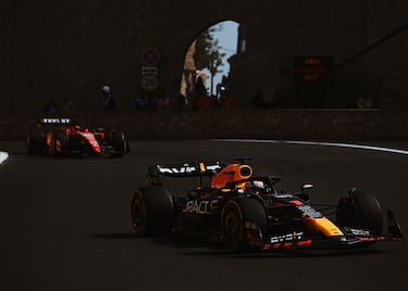 A Max Verstappen no le costó pasar al monegasco Charles Leclerc en las primeras vueltas de la carrera.