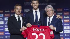 &Aacute;lvaro Morata, nuevo futbolista del Atl&eacute;tico, junto a Andrea Berta y Enrique Cerezo.